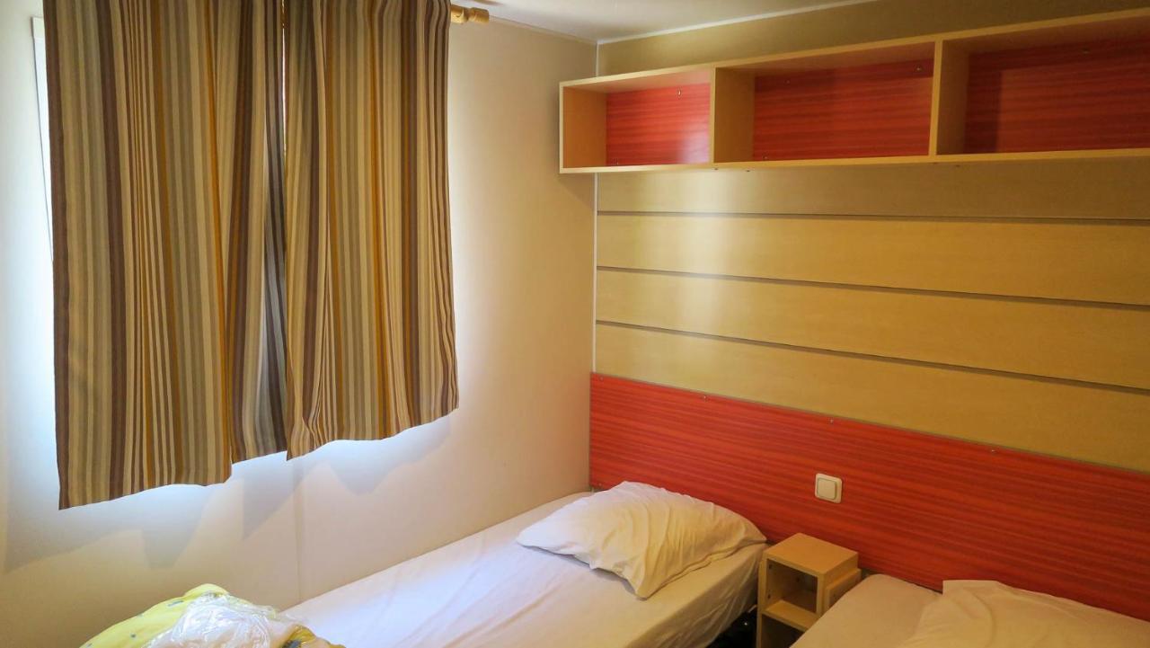 Camping Les Lacs De Courtes 호텔 Estang 외부 사진