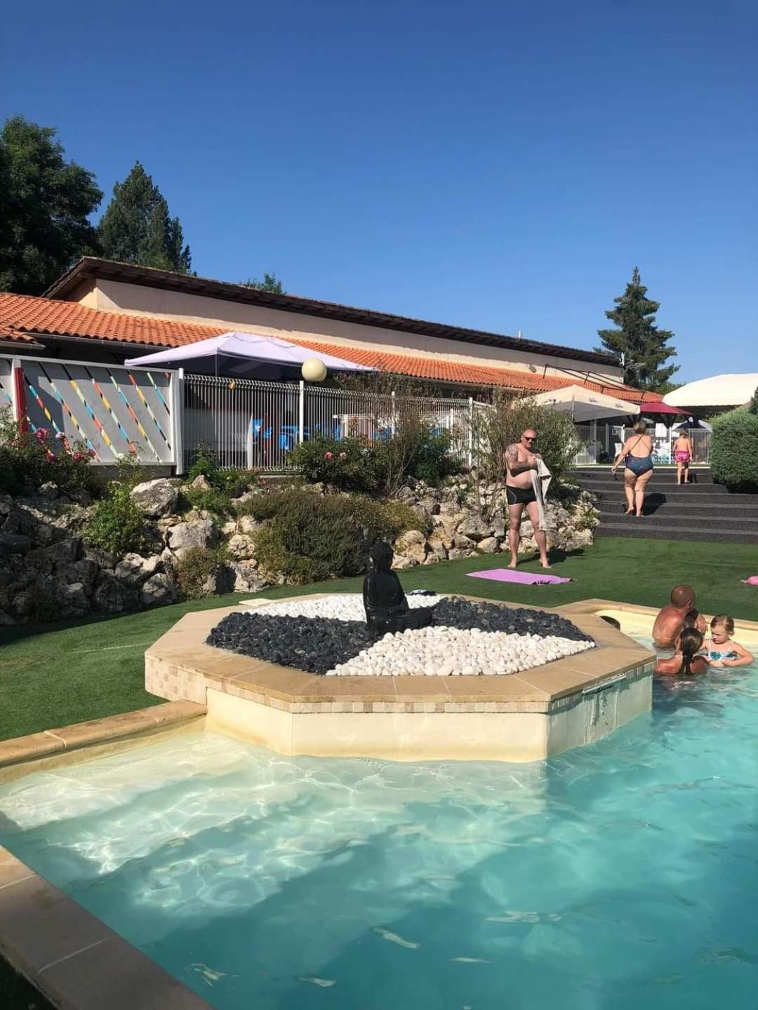 Camping Les Lacs De Courtes 호텔 Estang 외부 사진